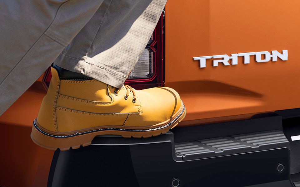 thùng hàng mitsubishi triton